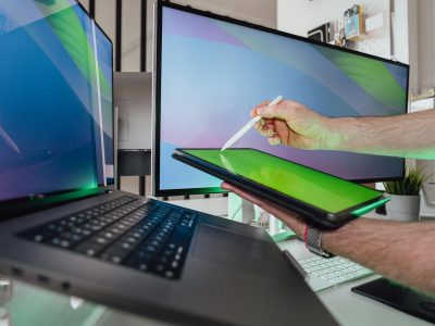 Best Portable Monitors for a Dual-Screen Nomad Setup