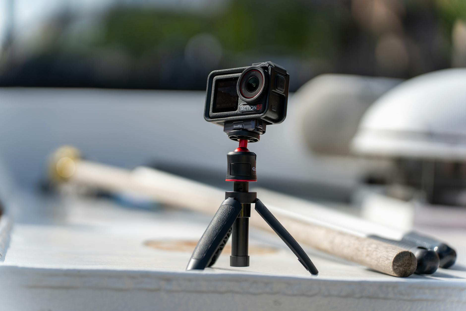 Review: The Best Compact Tripods for Solo Travelers