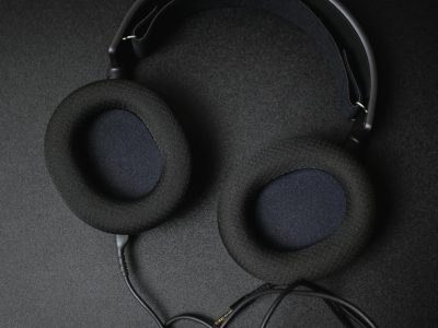 Review: The Best Noise-Cancelling Headphones for Travelers