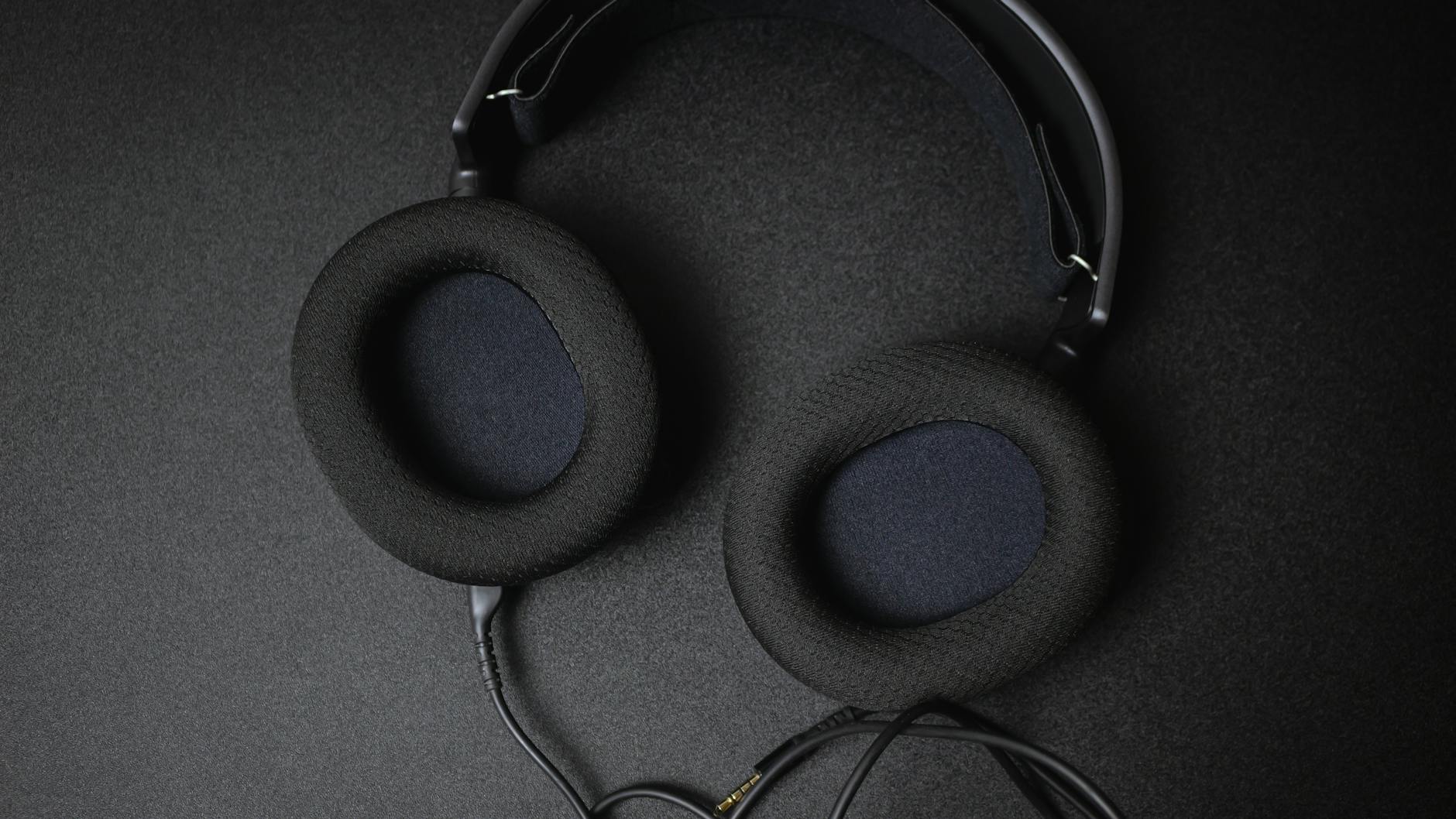 Review: The Best Noise-Cancelling Headphones for Travelers
