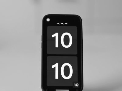 Top 10 Apps Every Solo Traveler Needs on Their Phone